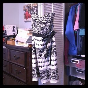 White House Black Market Strapless Dress